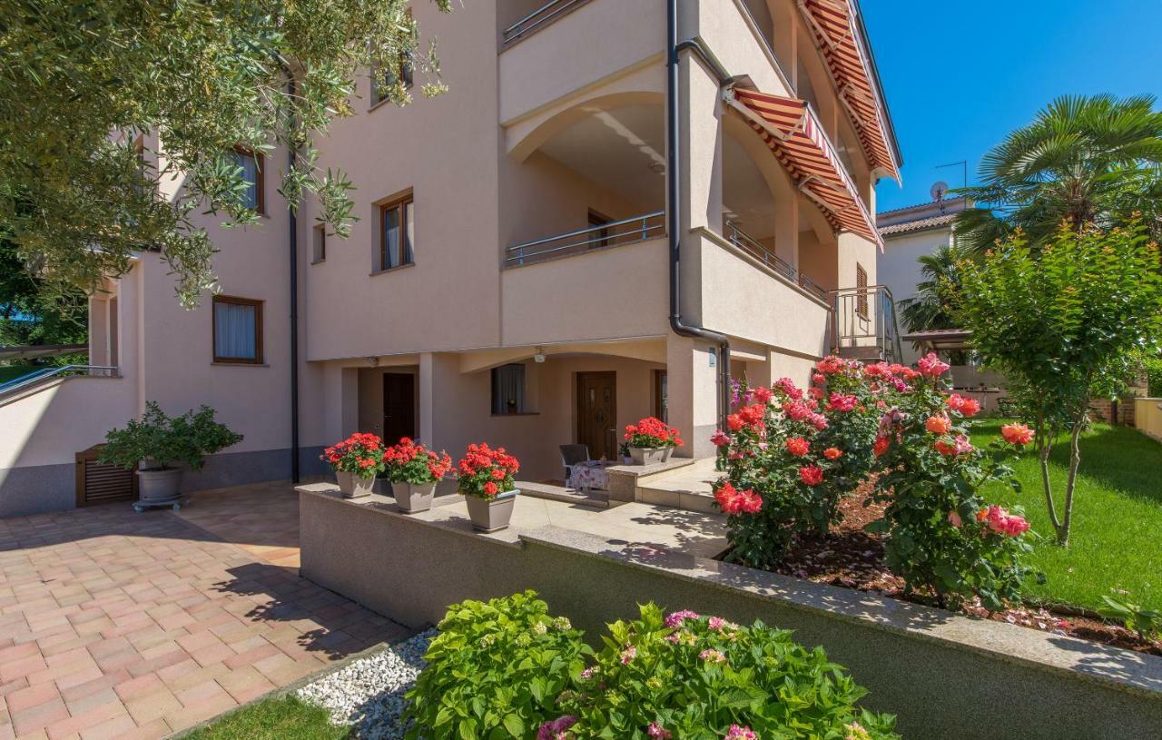 Apartments Villa Ana Poreč Exterior foto